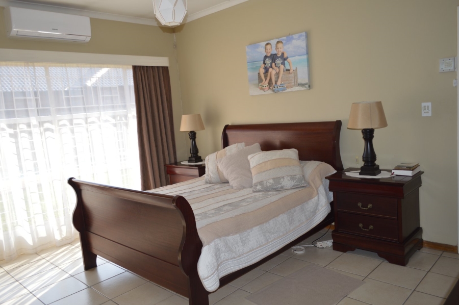 6 Bedroom Property for Sale in Flamwood North West